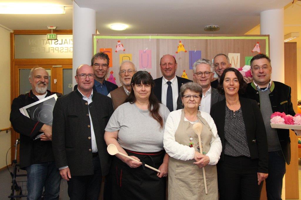 Glückliche Gesichter bei der Spendenübergabe des Lions Clubs Friedberg