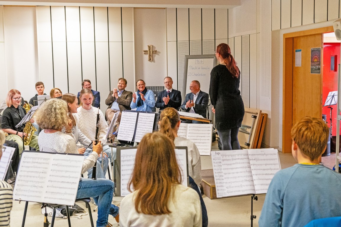 Mitglieder des Lionsclub Friedberg bei der Probe der Kolpingkapelle Friedberg