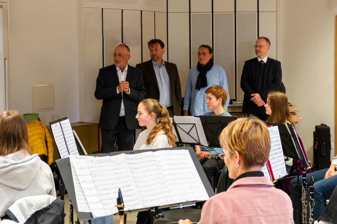Mitglieder des Lionsclub Friedberg bei der Probe der Kolpingkapelle Friedberg