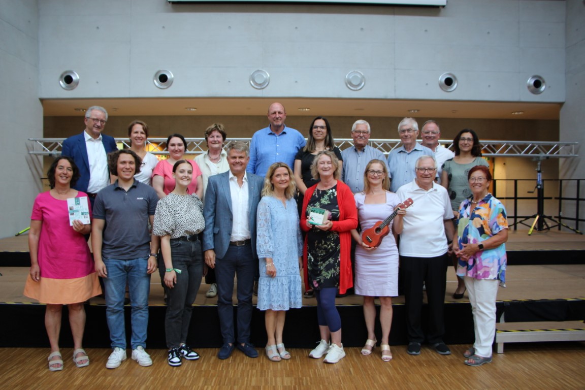 Bei der Spendenübergabe des Lions Club Friedberg